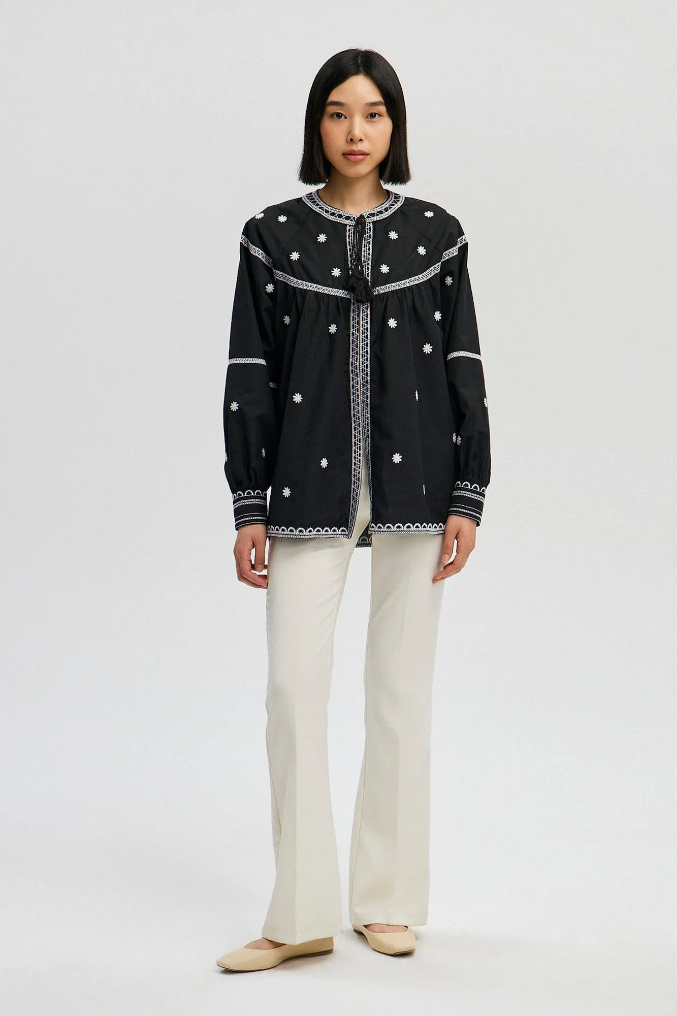 EMBROIDERED KIMONO WITH FRONT TIE