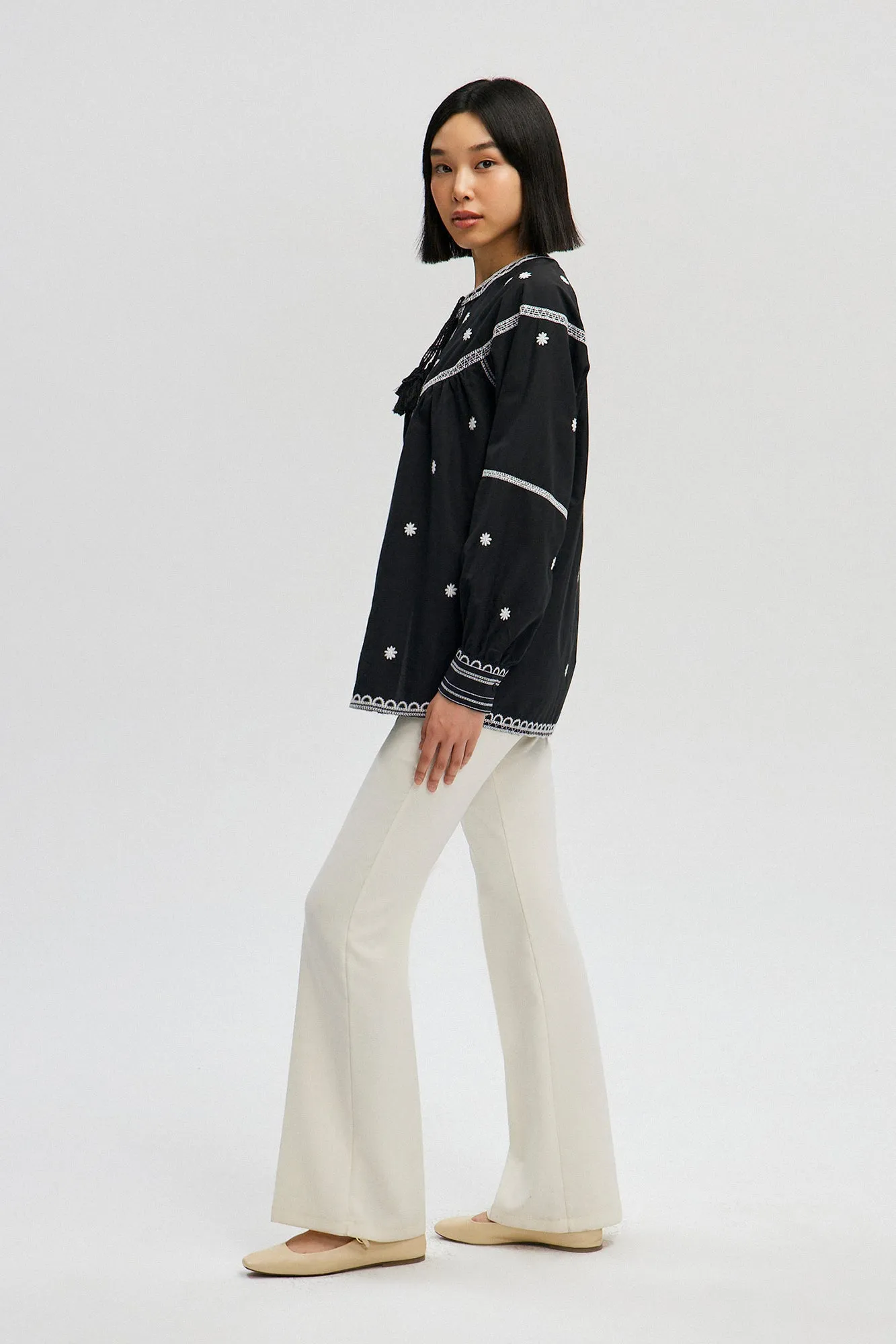 EMBROIDERED KIMONO WITH FRONT TIE