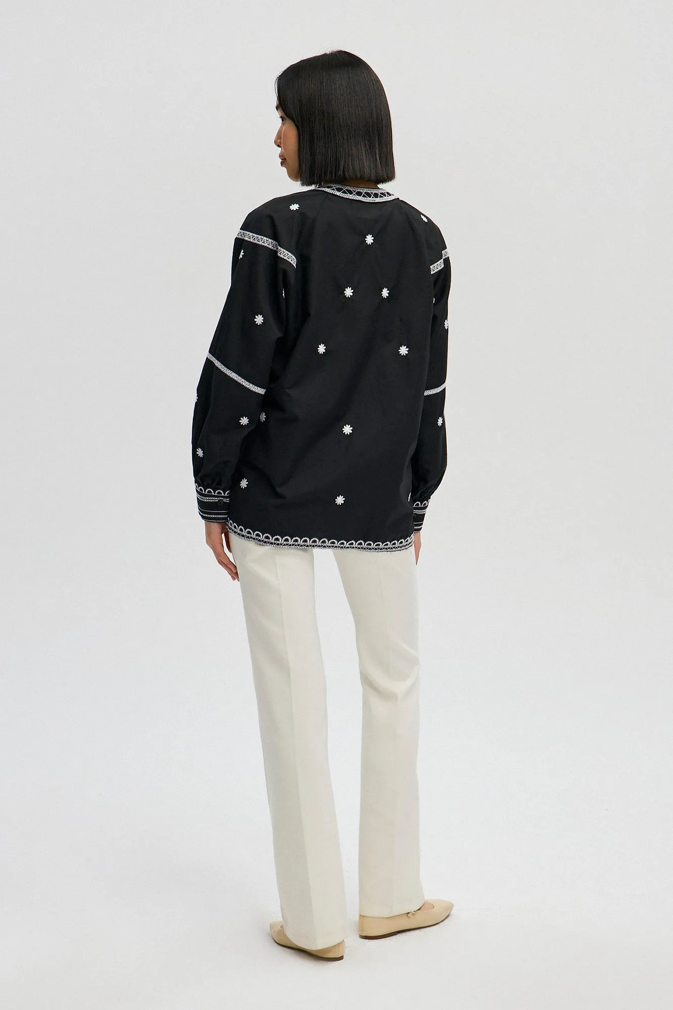 EMBROIDERED KIMONO WITH FRONT TIE