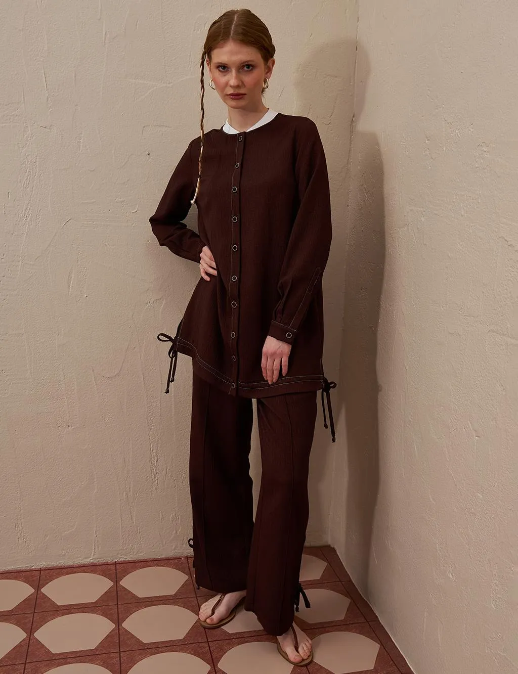 Lacing Detailed Embossed Double Suit Dark Brown