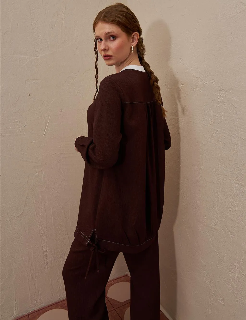 Lacing Detailed Embossed Double Suit Dark Brown